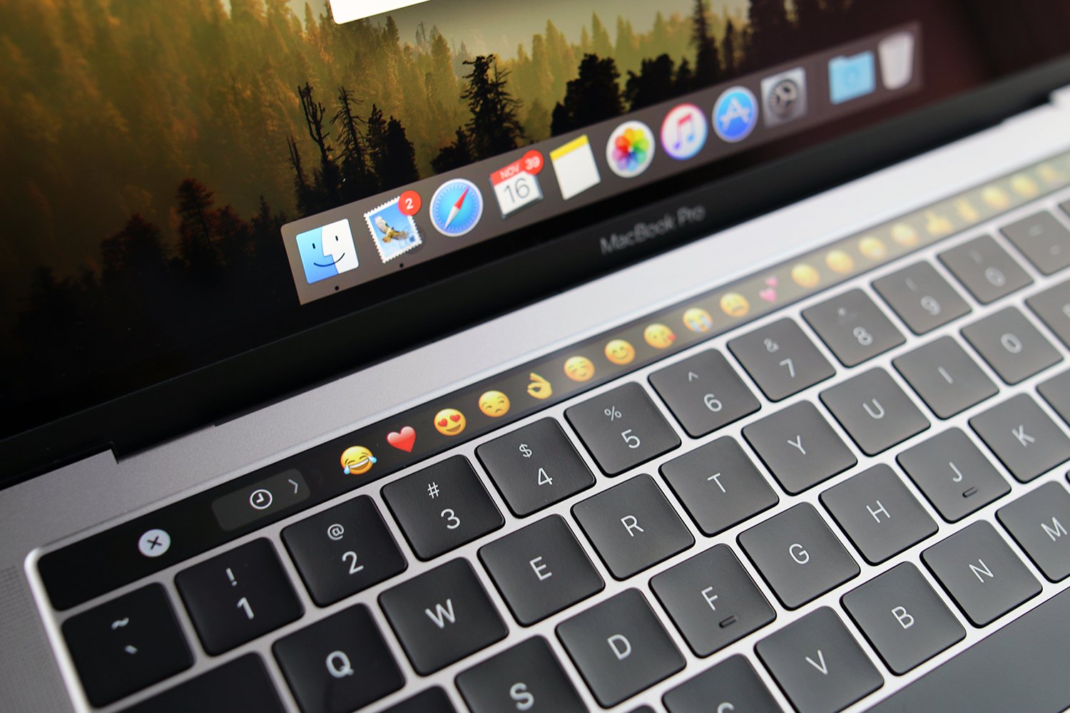 macbook-pro-touch-bar